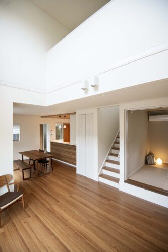 熊本市北区。徳王１号地モデルハウス。吹き抜けと小上がり和室がある暮らし。